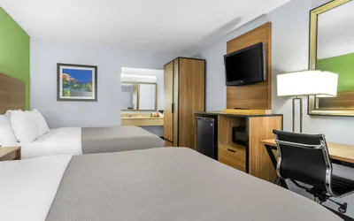 Photo 2 - Quality Inn & Suites Greenville - Haywood Mall