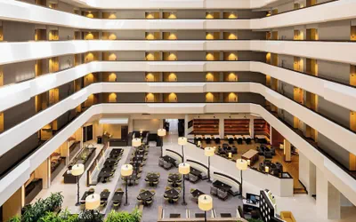 Photo 2 - Sheraton West Des Moines Hotel