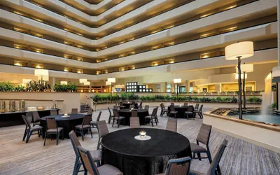 Photo 4 - Sheraton West Des Moines Hotel