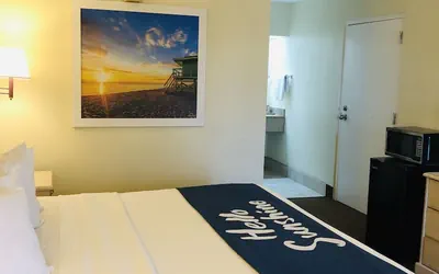 Photo 4 - Days Inn & Suites by Wyndham Navarre - near Beaches/Hurlburt
