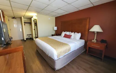 Photo 5 - Ramada by Wyndham Downtown Spokane