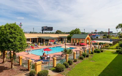 Photo 2 - Quality Inn Richmond Hill - Savannah I-95
