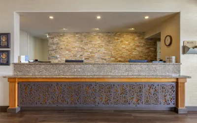 Photo 4 - Best Western Plus A Wayfarer's Inn And Suites