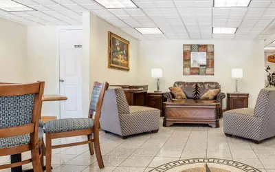 Photo 4 - Quality Inn Macon West