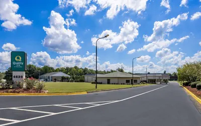 Photo 2 - Quality Inn Macon West