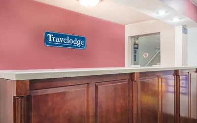 Photo 2 - Travelodge by Wyndham Terre Haute