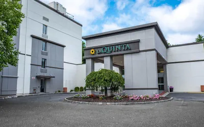 Photo 2 - La Quinta Inn & Suites by Wyndham Danbury