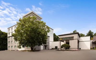 Photo 2 - La Quinta Inn & Suites by Wyndham Danbury
