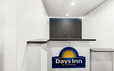 Photo 3 - Days Inn by Wyndham San Francisco S/Oyster Point Airport