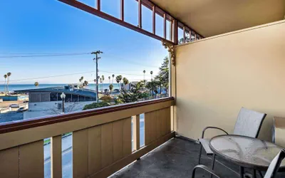 Photo 5 - Howard Johnson by Wyndham Santa Cruz