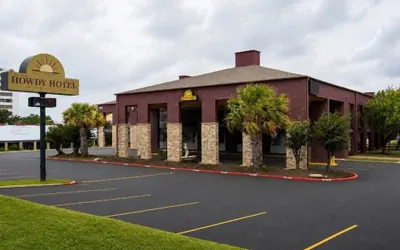 Photo 2 - Howdy Hotel