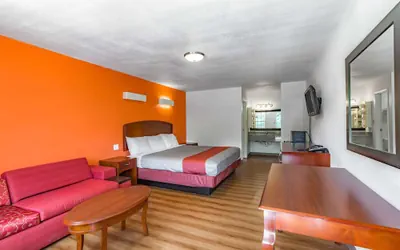 Photo 5 - Giddings Executive Inn