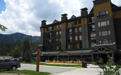 Photo 2 - The Vintage Hotel