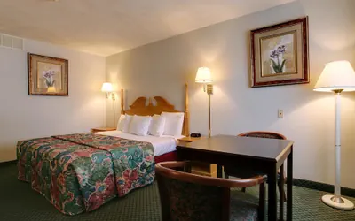 Photo 5 - Americas Best Value Inn Uvalde