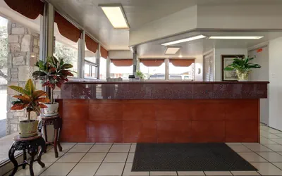 Photo 3 - Americas Best Value Inn Uvalde