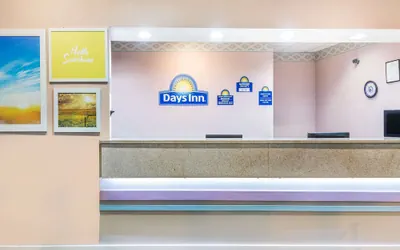 Photo 3 - Days Inn by Wyndham Walterboro