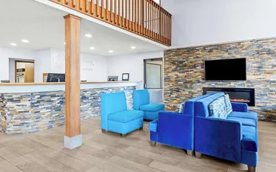 Photo 4 - SureStay Plus by Best Western Beaumont