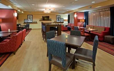 Photo 5 - Hampton Inn Milwaukee-Airport