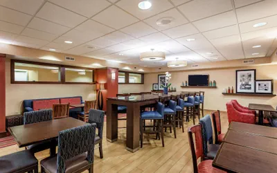 Photo 3 - Hampton Inn Milwaukee-Airport