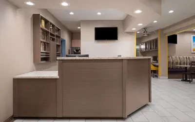 Photo 4 - Days Inn & Suites by Wyndham Airport Albuquerque