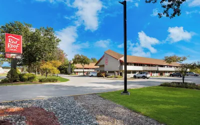 Photo 2 - Red Roof Inn Cleveland - Westlake