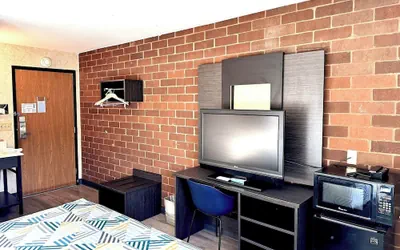 Photo 2 - Motel 6 Eau Claire, WI