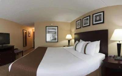 Photo 4 - Holiday Inn Cleveland-S Independence by IHG