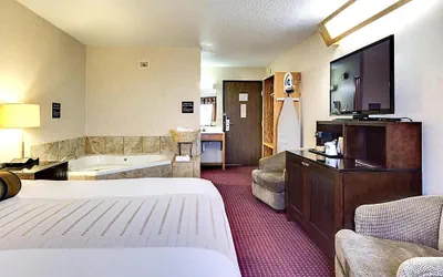 Photo 5 - Fireside Inn and Suites