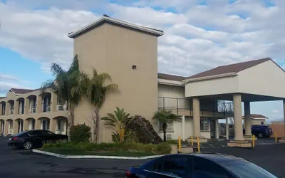 Photo 2 - SureStay Hotel by Best Western Hollister