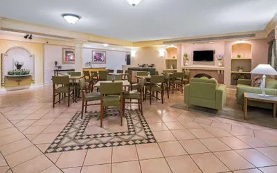 Photo 4 - Days Inn by Wyndham San Diego Vista