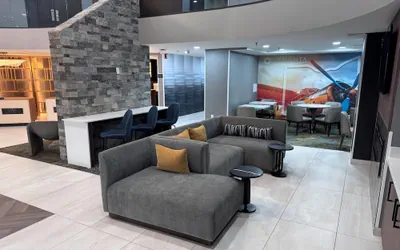 Photo 2 - La Quinta Inn & Suites by Wyndham Miamisburg Dayton South