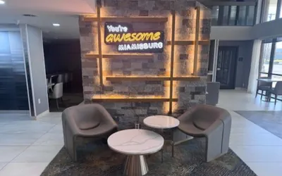 Photo 3 - La Quinta Inn & Suites by Wyndham Miamisburg Dayton South
