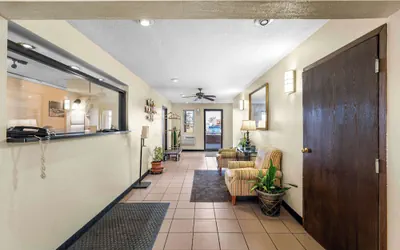 Photo 3 - Americas Best Value Inn Decatur, IL