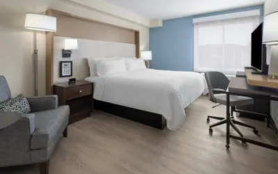 Photo 5 - Holiday Inn & Suites Richmond West End