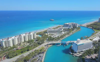 Photo 2 - Waterstone Resort & Marina Boca Raton, Curio Collection by Hilton