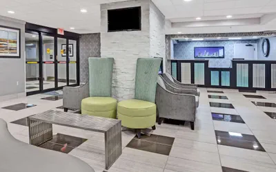 Photo 3 - Wyndham Garden Charlotte Airport Southeast
