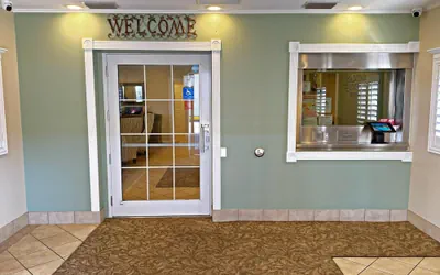 Photo 4 - Roadstar Hotel Zephyrhills