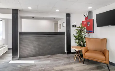 Photo 4 - Baldwin Inn & Suites, SureStay Collection by Best Western
