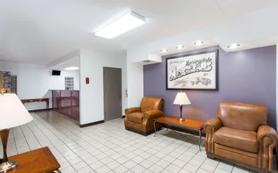 Photo 3 - Super 8 by Wyndham Springdale AR