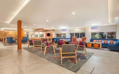 Photo 4 - La Quinta Inn & Suites by Wyndham Madera