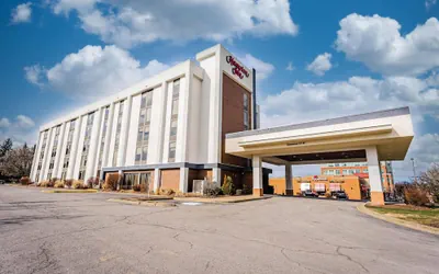 Photo 2 - Hampton Inn Morgantown