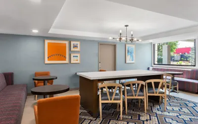 Photo 4 - Holiday Inn Express Atlanta Airport - North by IHG