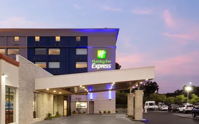 Photo 2 - Holiday Inn Express Atlanta Airport - North by IHG