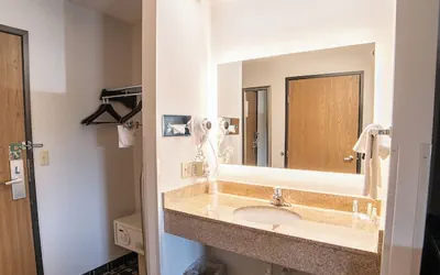 Photo 4 - Quality Inn & Suites Watertown near Prairie Lakes Ice Arena