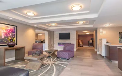 Photo 3 - La Quinta Inn & Suites by Wyndham Salem NH
