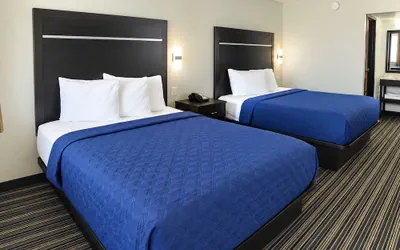 Photo 4 - Executive Inn