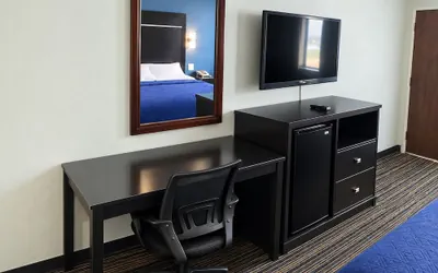 Photo 5 - Executive Inn