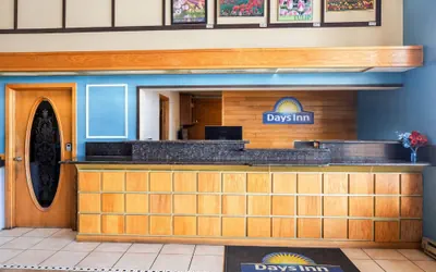 Photo 4 - Days Inn by Wyndham Mt. Vernon