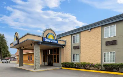 Photo 2 - Days Inn by Wyndham Mt. Vernon