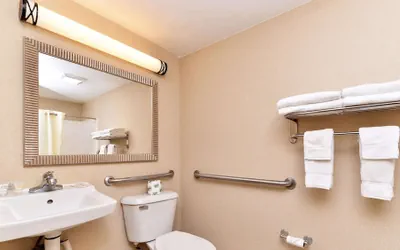 Photo 4 - Executive Inn & Suites